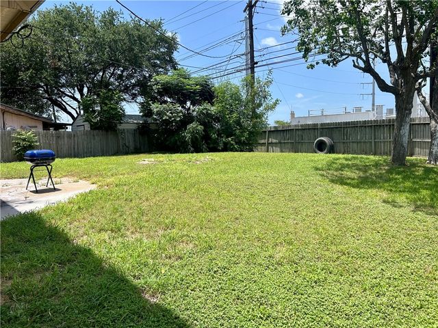 5801 WOODHAVEN Dr, Corpus Christi, TX 78412