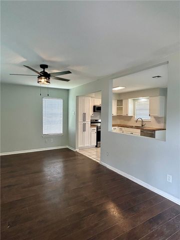 5801 WOODHAVEN Dr, Corpus Christi, TX 78412