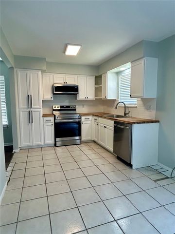 5801 WOODHAVEN Dr, Corpus Christi, TX 78412