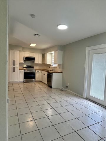 5801 WOODHAVEN Dr, Corpus Christi, TX 78412