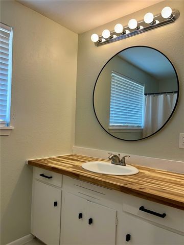 5801 WOODHAVEN Dr, Corpus Christi, TX 78412