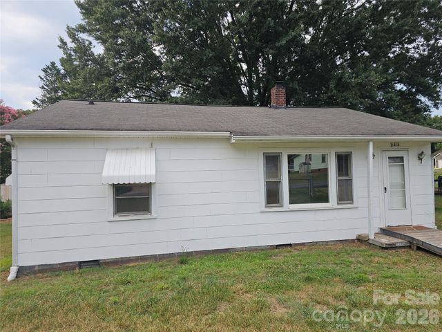 1515 16th Avenue NE, Hickory, NC 28601