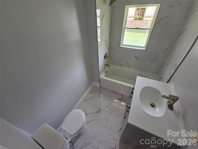 1515 16th Avenue NE, Hickory, NC 28601