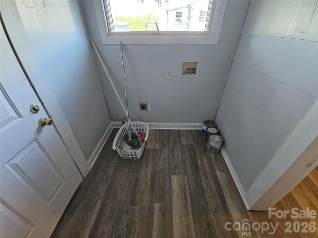1515 16th Avenue NE, Hickory, NC 28601