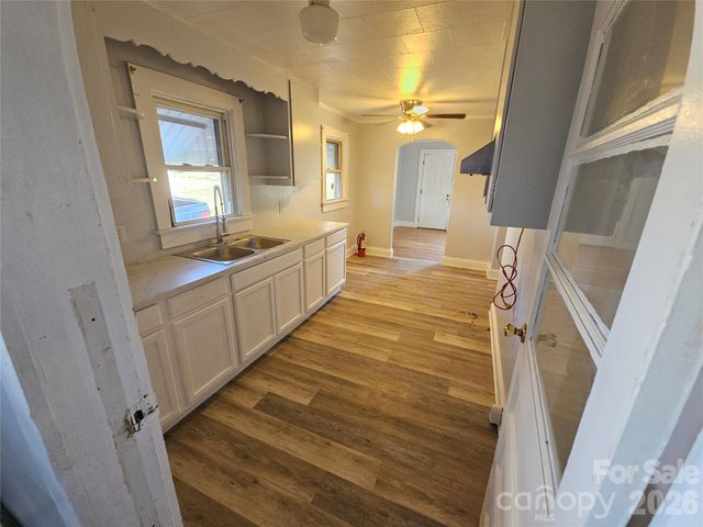 1515 16th Avenue NE, Hickory, NC 28601
