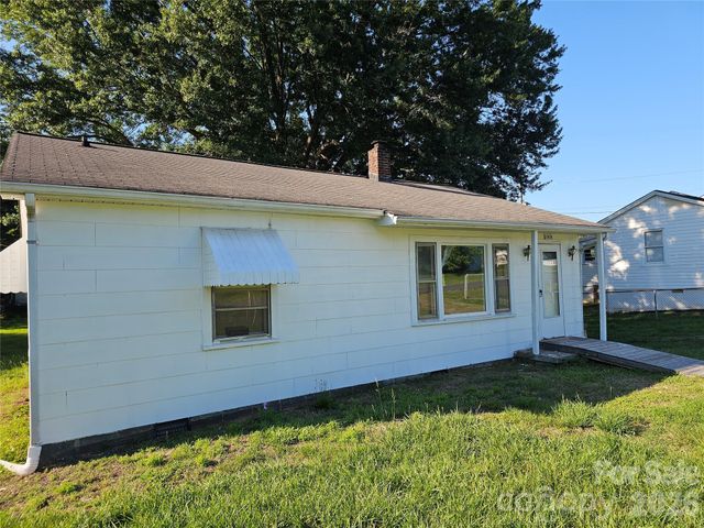 1515 16th Avenue NE, Hickory, NC 28601