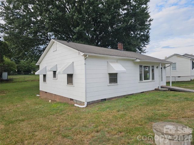 1515 16th Avenue NE, Hickory, NC 28601