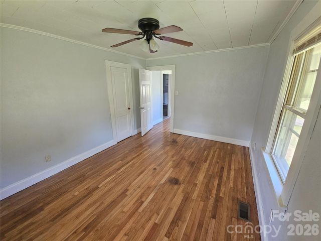 1515 16th Avenue NE, Hickory, NC 28601