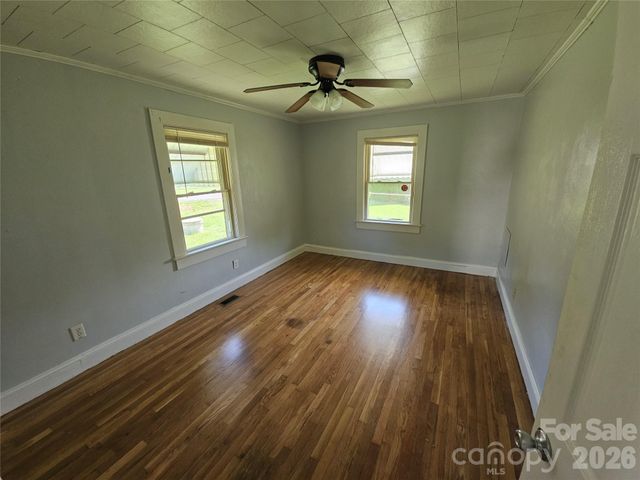 1515 16th Avenue NE, Hickory, NC 28601