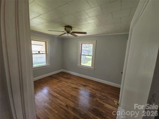 1515 16th Avenue NE, Hickory, NC 28601