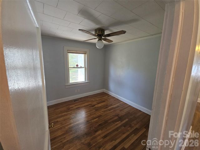 1515 16th Avenue NE, Hickory, NC 28601
