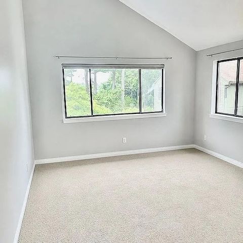 33 Spyglass Hill Dr 33, Ashland, MA 01721