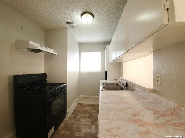 918 Hampton, San Antonio, TX 78220