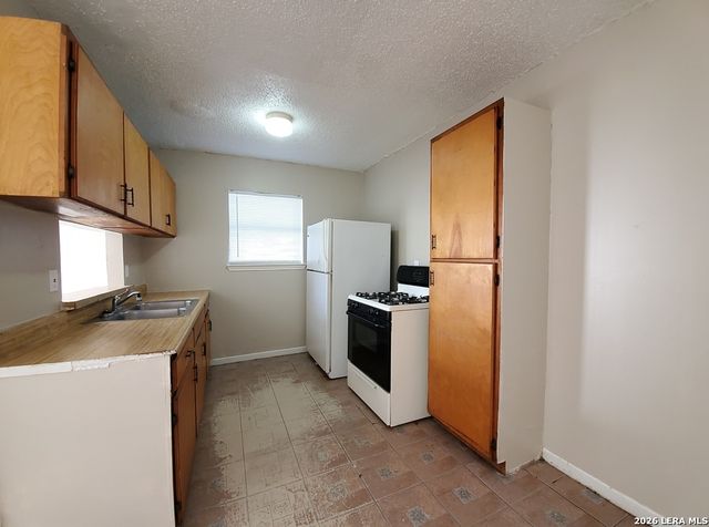 918 Hampton, San Antonio, TX 78220