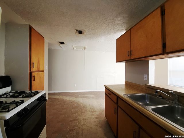 918 Hampton, San Antonio, TX 78220