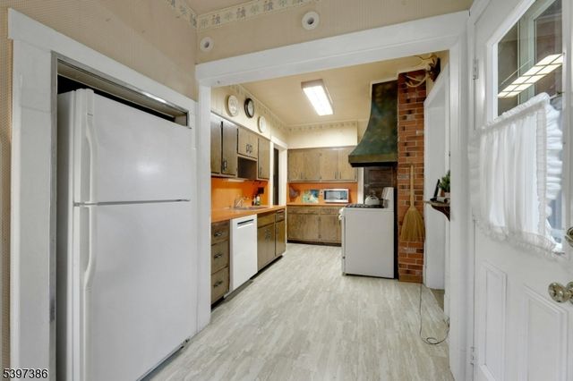 99 Armour Rd, Mahwah Twp., NJ 07430