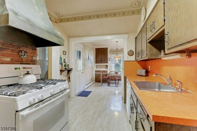 99 Armour Rd, Mahwah Twp., NJ 07430