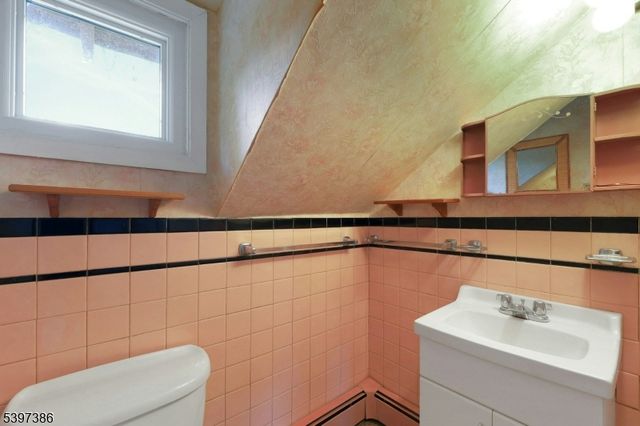 99 Armour Rd, Mahwah Twp., NJ 07430