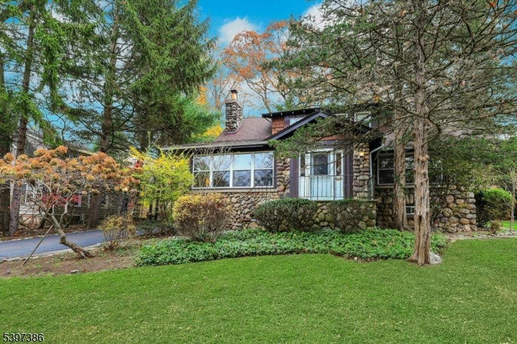 99 Armour Rd, Mahwah Twp., NJ 07430