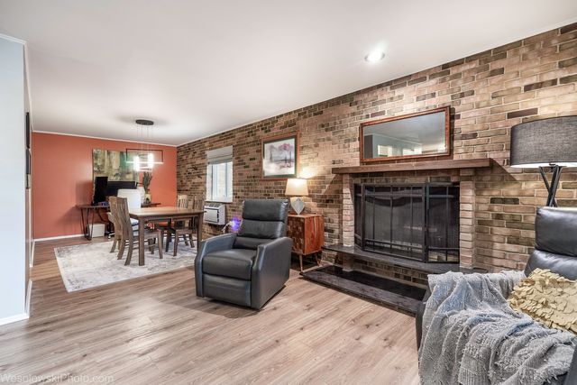 360 Claymoor Road 2C, Hinsdale, IL 60521
