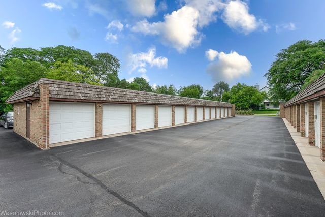 360 Claymoor Road 2C, Hinsdale, IL 60521
