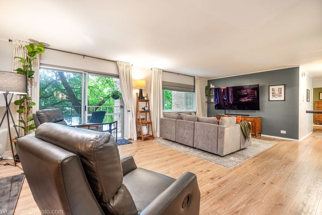360 Claymoor Road 2C, Hinsdale, IL 60521