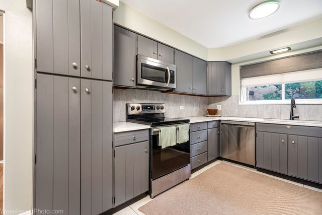 360 Claymoor Road 2C, Hinsdale, IL 60521
