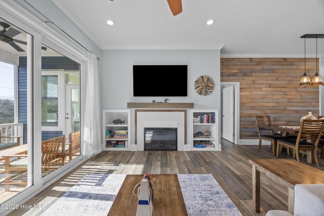 638 S Fourth Avenue, Kure Beach, NC 28449