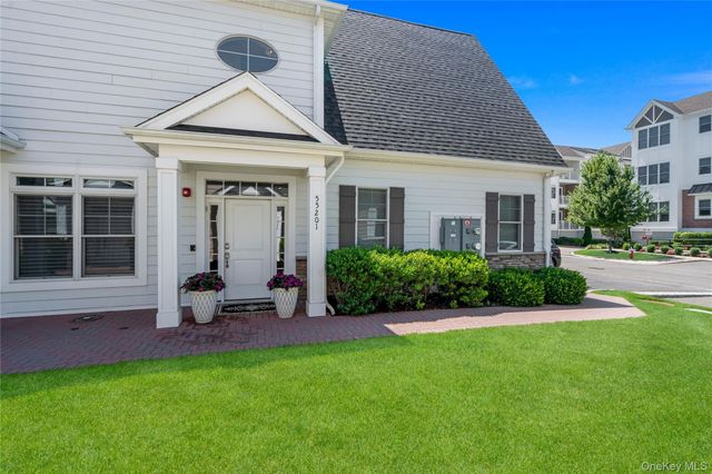 55201 Spruce Pond Circle, Plainview, NY 11803
