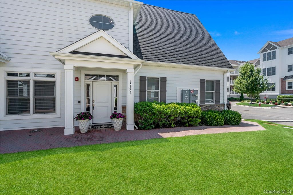 55201 Spruce Pond Circle, Plainview, NY 11803 — photo 2