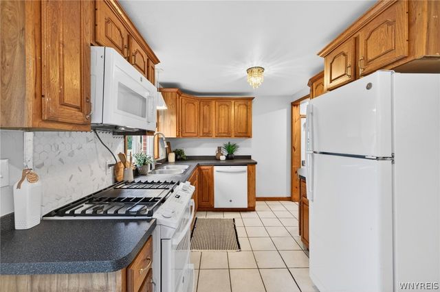 99 Creekward Drive, West Seneca, NY 14224