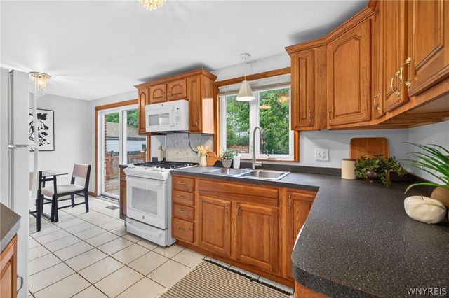99 Creekward Drive, West Seneca, NY 14224