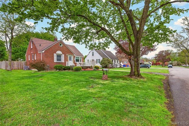 99 Creekward Drive, West Seneca, NY 14224