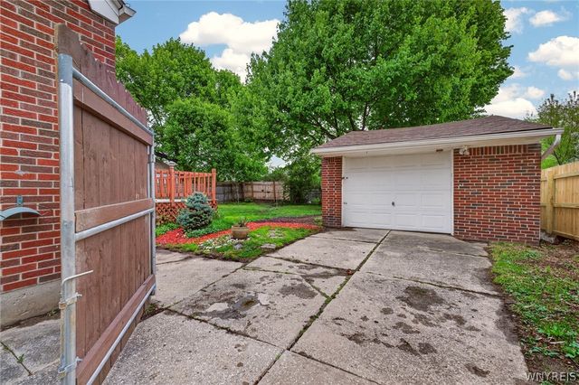 99 Creekward Drive, West Seneca, NY 14224