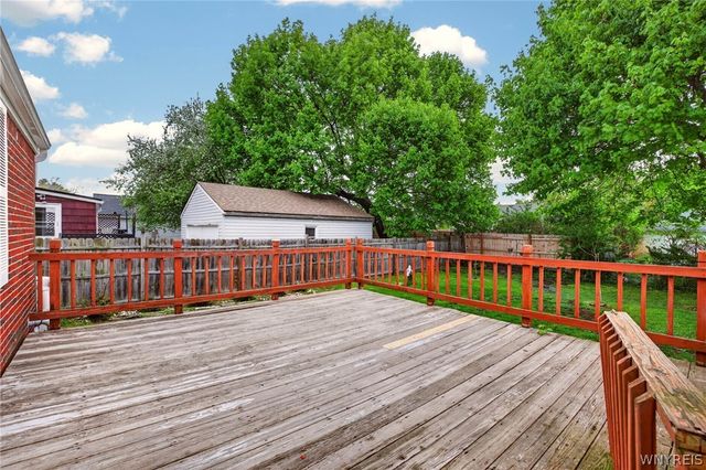 99 Creekward Drive, West Seneca, NY 14224