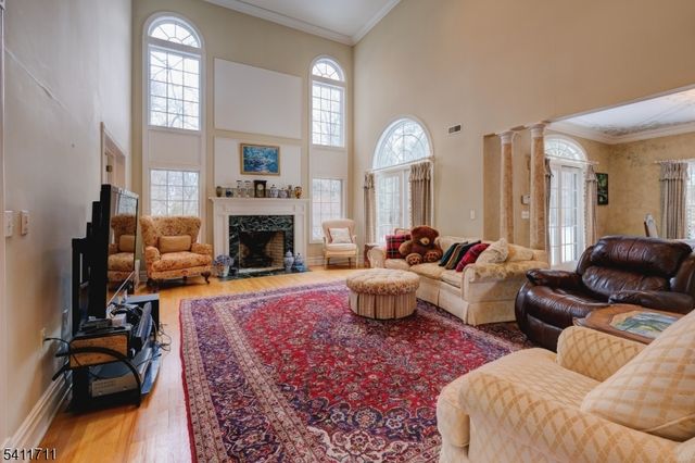 18 Tree Top Ln, Chatham Twp., NJ 07928