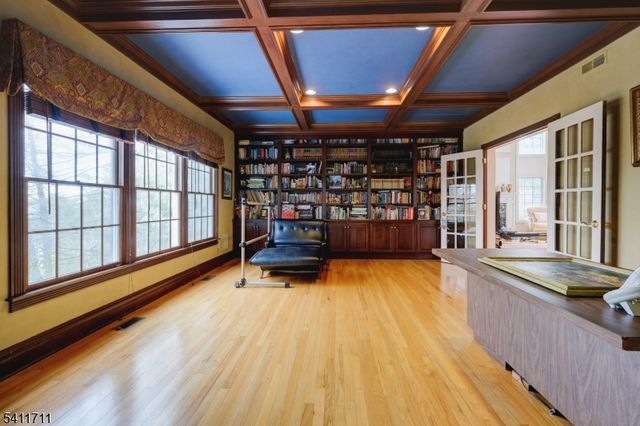 18 Tree Top Ln, Chatham Twp., NJ 07928