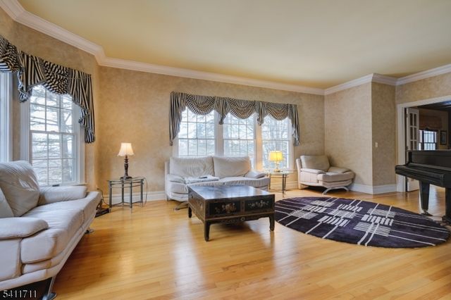 18 Tree Top Ln, Chatham Twp., NJ 07928