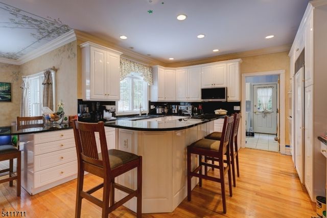 18 Tree Top Ln, Chatham Twp., NJ 07928