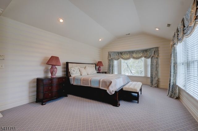 18 Tree Top Ln, Chatham Twp., NJ 07928