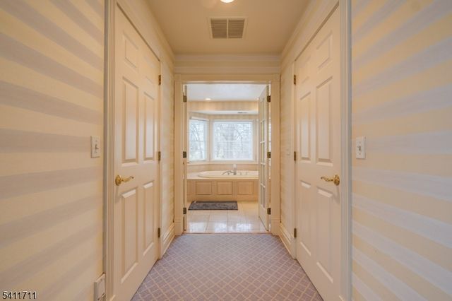 18 Tree Top Ln, Chatham Twp., NJ 07928