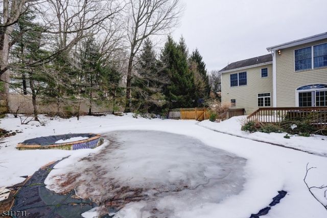 18 Tree Top Ln, Chatham Twp., NJ 07928