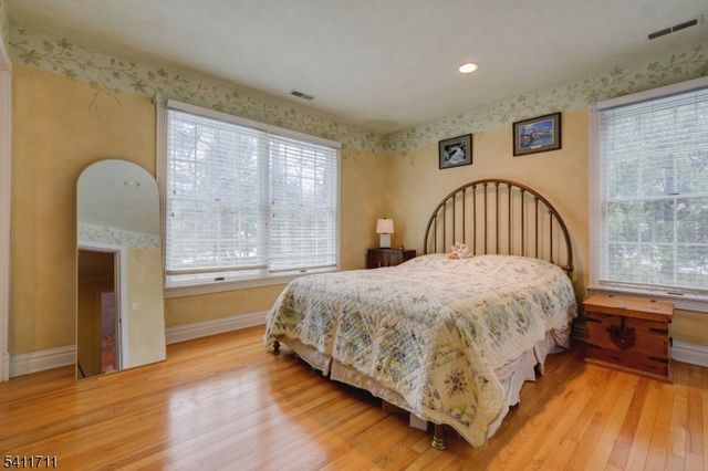 18 Tree Top Ln, Chatham Twp., NJ 07928