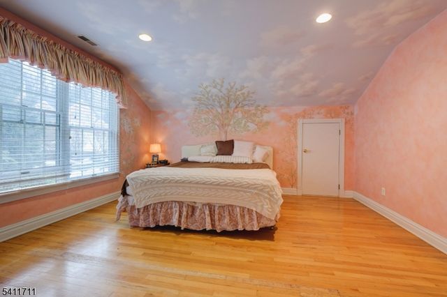 18 Tree Top Ln, Chatham Twp., NJ 07928