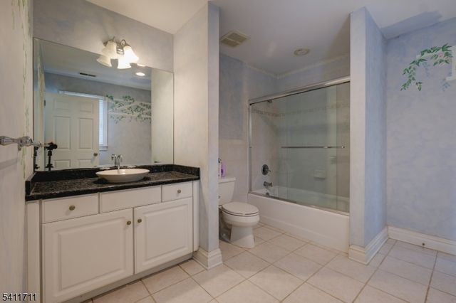 18 Tree Top Ln, Chatham Twp., NJ 07928