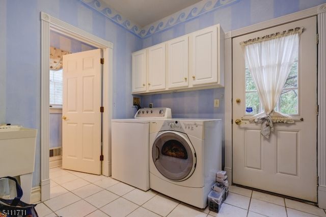 18 Tree Top Ln, Chatham Twp., NJ 07928