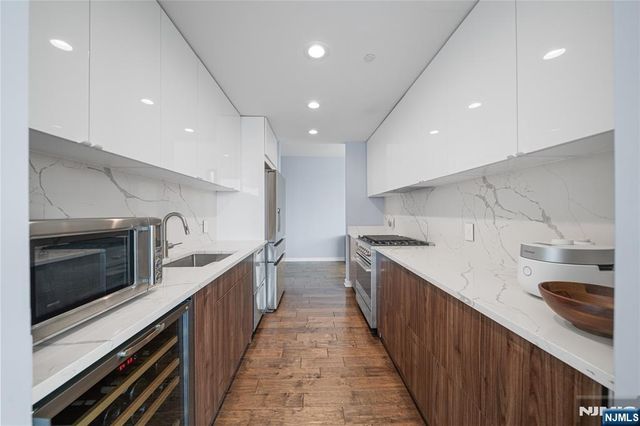 618 Hudson Park, Edgewater, NJ 07020
