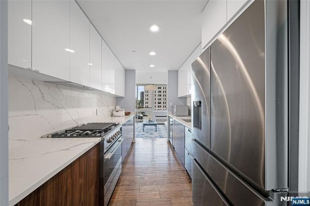 618 Hudson Park, Edgewater, NJ 07020