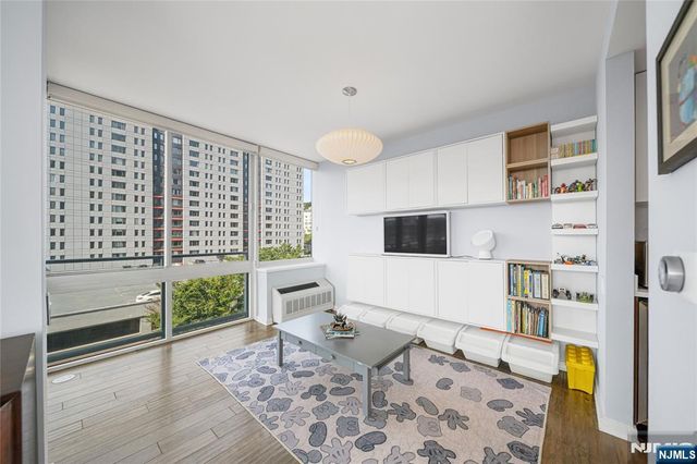 618 Hudson Park, Edgewater, NJ 07020
