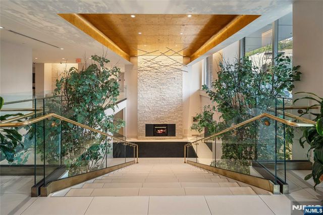 618 Hudson Park, Edgewater, NJ 07020